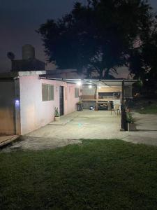 Descansa con tu familia cerca del lago San Roque