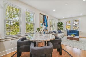 Top Floor - Sun Filled Home - Jacuzzi - Pets Ok