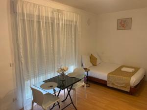 Appartements Charming Studio with Balneo Shower, Parking Included : photos des chambres