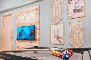 Luxury 2br in Makati with Billiard & Netflix