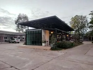 โรงแรมอีสานอินน์ ยโสธร - Easarninn Yasothorn - Suwanphum