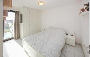 1 Bedroom Cozy Apartment In Oostende