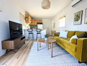 Bohemian Tiny Home - Walk to Starbucks - Taylors