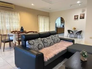 Ipoh Gatherings Cozy Home Sunway 15-20pax SY26 - Kampong Batu Lapan