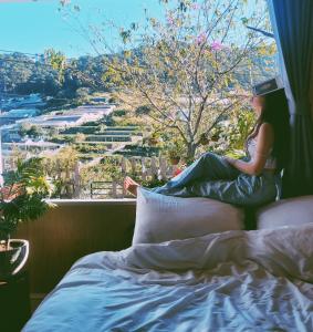 Phòng Gia đình nhìn ra Núi (Family Room with Mountain View)