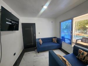 Apartment in front of beach, AC, Wifi, Hot Water