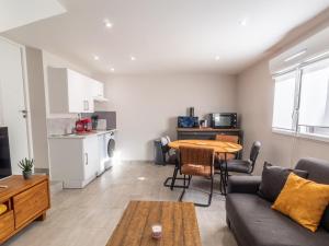 Appartements Studio climatise avec terrasse vue mer, garage et wifi - FR-1-535-63 : photos des chambres