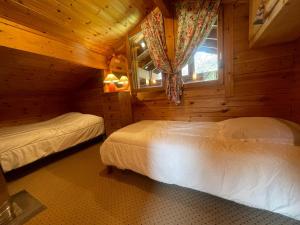 Chalet paisible avec cheminée et animaux acceptés près des pistes - FR-1-624-176