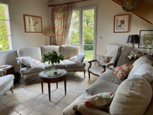 Chambre spacieuse avec piscine et parking privé - FR-1-410-464