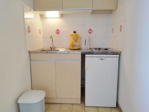 T2 avec piscine, tennis & parking - Proche plage - 34 pers - FR-1-795-54