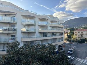 Appartements Studio moderne avec terrasse sur le toit, parking et WIFI - FR-1-226B-225 : Appartement
