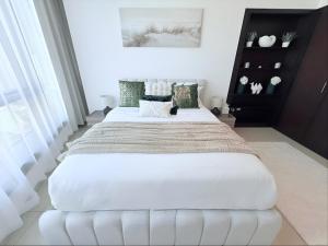 Sea Breeze 1BR in Luxury Complex with Sea View Pools Gym on Reem Island