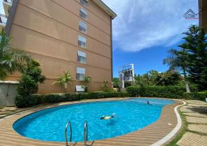 2BR Cozy Condo with a Balcony, FREE Pool, Gym Parking Near Airport - B2 6LusterB