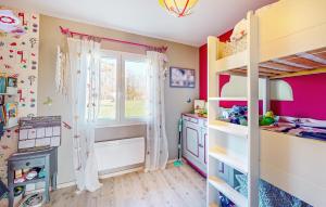 Maisons de vacances Lovely Home In Eyraud-Crempse-Maurens : photos des chambres