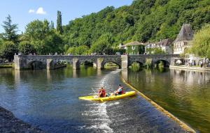 Maisons de vacances Lovely Home In Eyraud-Crempse-Maurens : photos des chambres