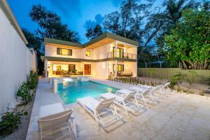 Modern New Villa in Playa Potrero Close to Beach