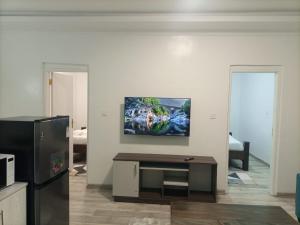 Pine 2 bedroom apartment with a pool