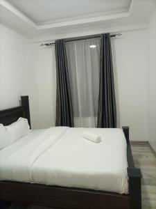 Pine 2 bedroom apartment with a pool