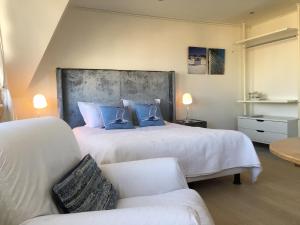 Lux Double Room with Sun Shower room in Villa Envie