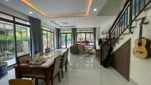 Fully equipped 5-bedroom, 3-storey house - Lái Thiêu