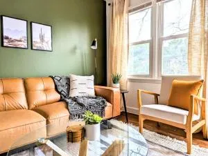 Modern Cozy Home Walk to Starbucks - Taylors