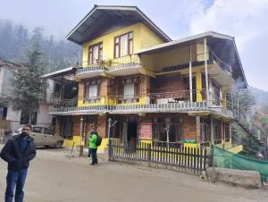 Undiscovered Mountains Hotel and Restaurant - Sarāhan