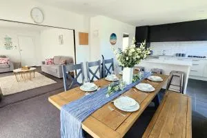 Spacious 5BDR 2BA 2LR plus sleepout Family Home - Halswell