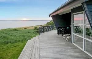 3 Bedroom Cozy Home In Knebel - Ørby