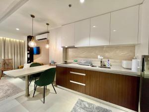 Cozy Apartment with Wifi, Balcony, Washer