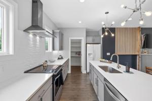 Rhythm and View - Broadway Groups Secure Garage