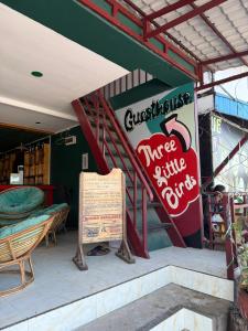 Three Little Birds Bar & Guesthouse