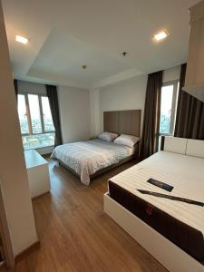 Thonglor 2 Bed 2 Bath Penthouse 30 Floor BKK Skyline View