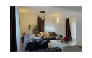 4 Bedroom Nice Home In Gornji Vinjani 
