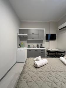 Aura Suite Stadiou by Zeus Suites