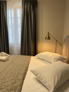 Aura Suite Stadiou by Zeus Suites