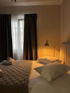 Aura Suite Stadiou by Zeus Suites