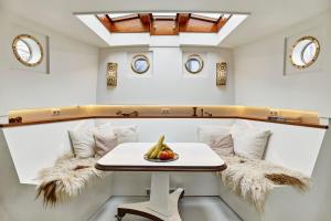 Your Houseboat Amsterdam