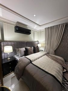 Designer Apartment- Self Check-in -Eiffle view- Bahria Town