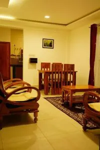 Leos Paradise - Manjalparappu