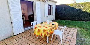 Maisons de vacances LES GLAIEULS Maison 8 personnes, jardin clos, proche littoral, plage : photos des chambres