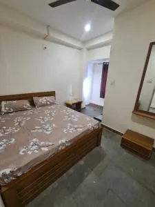 Hotel Raj Ratna Guest House - Naroda