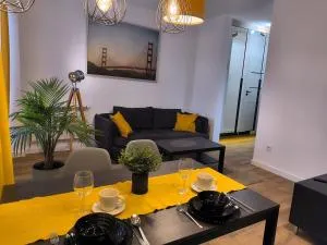 Tabago Studio 25 Zduńska Wola, Srebrna - 谢拉兹