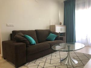 Direct view to the beach , Parking , Terraza