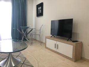 Direct view to the beach , Parking , Terraza