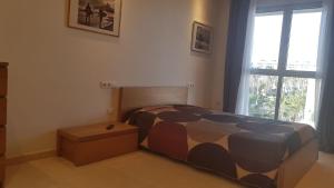 Direct view to the beach , Parking , Terraza