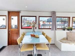 Your Houseboat Amsterdam