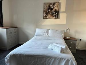 House - Sleeps 12 - Parking - WiFi