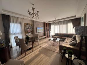 Stylish 3-BR Apartment in Zed Towers, Sheikh Zayed