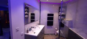 B&B / Chambres d'hotes spa privatif Dydy's love saint amand les eaux : photos des chambres