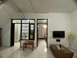 Nhà 4 Phòng Ngủ (Four-Bedroom House)